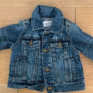 NWOT Baby Gap Jean Jacket Unisex 0-6 months